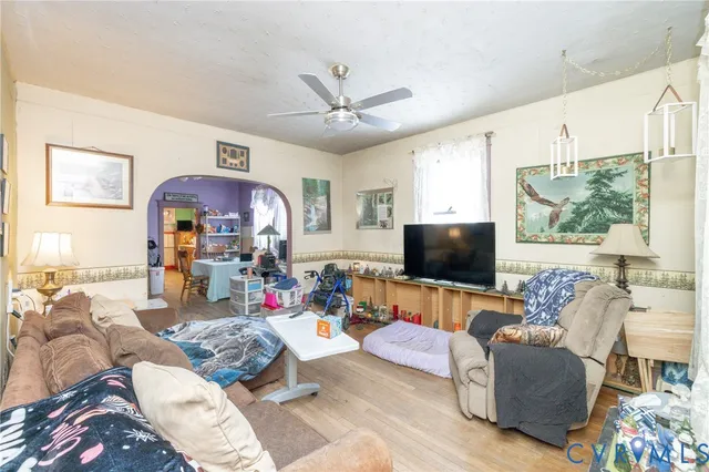 $184,900 | 212 Norfolk Avenue, Colonial Heights, VA 23834