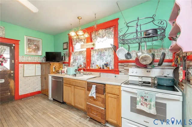 $184,900 | 212 Norfolk Avenue, Colonial Heights, VA 23834