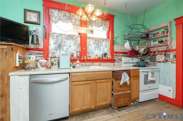 $184,900 | 212 Norfolk Avenue, Colonial Heights, VA 23834