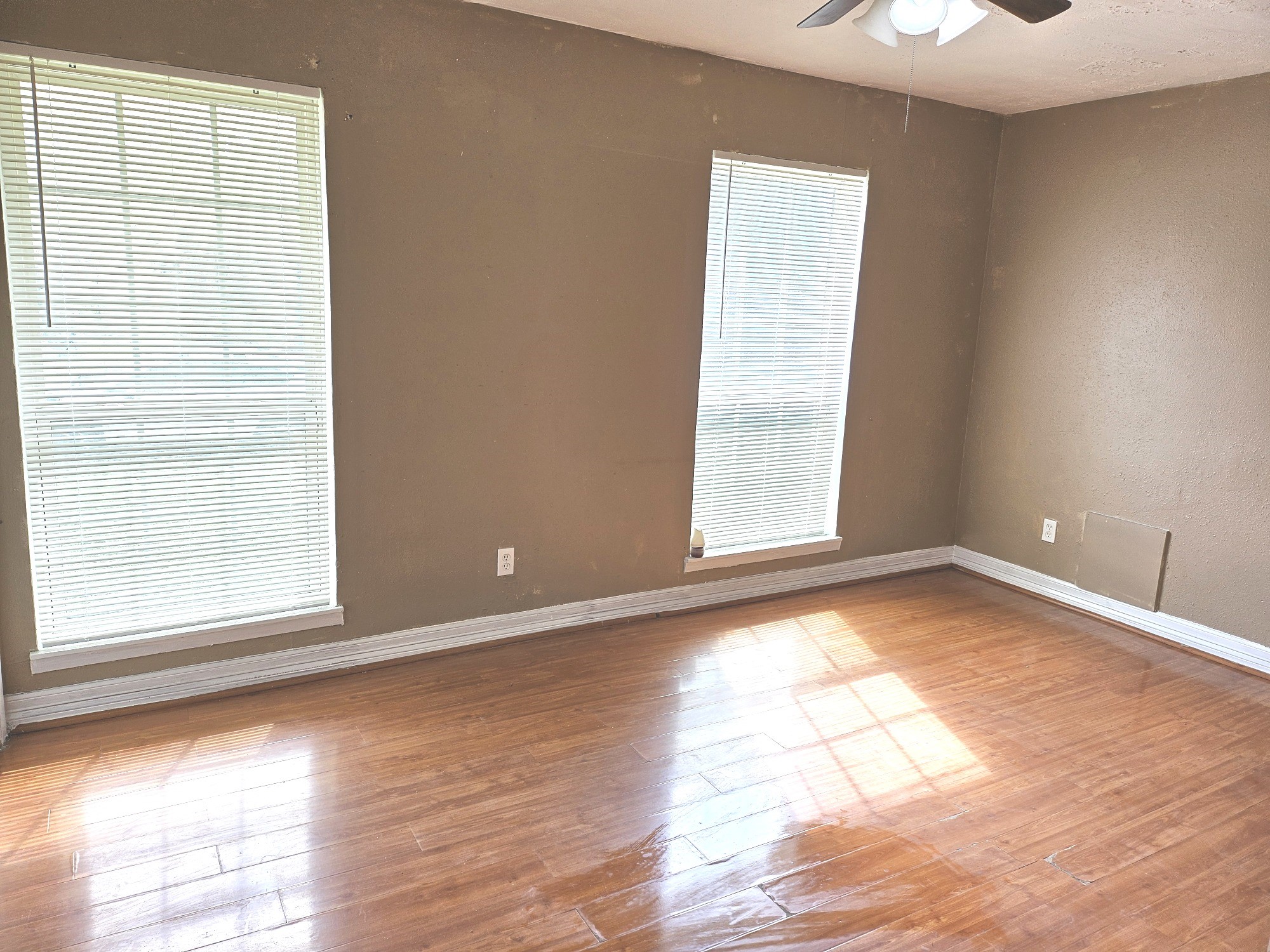 15829 Ridgeroe Lane Houston, TX 77053 - Photo 9 of 15 an empty room with wooden floor and windows