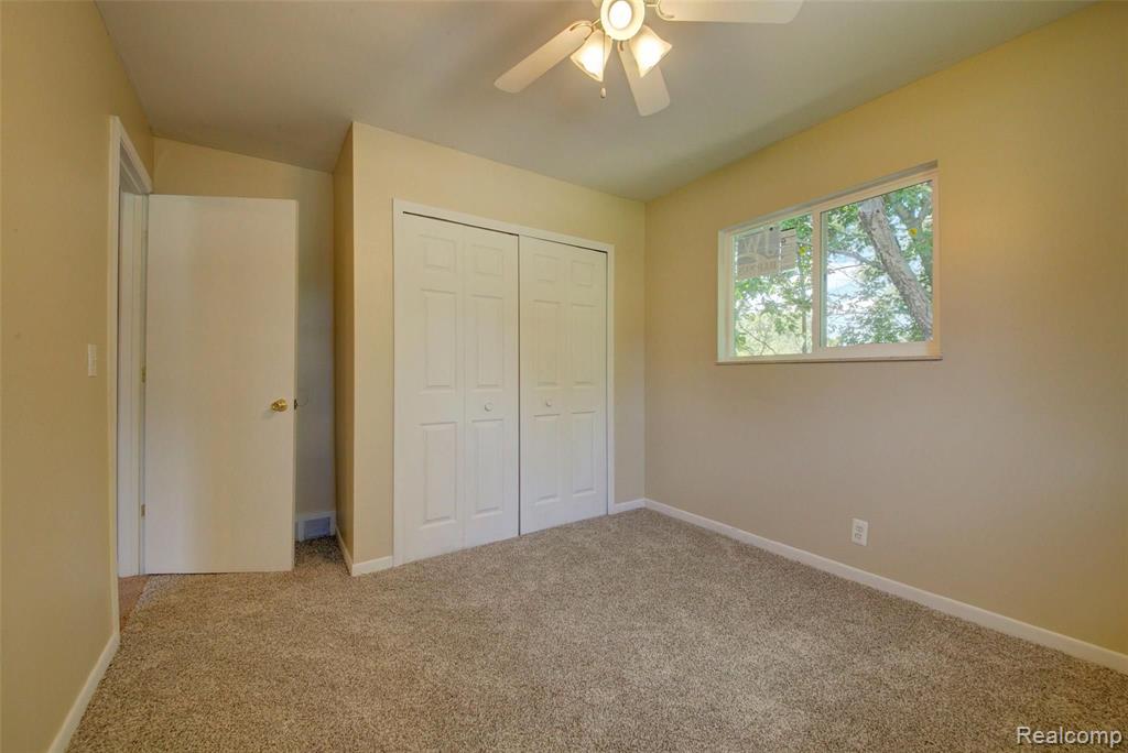 6161 Gordon Road Waterford, MI 48327 - Photo 22 of 53