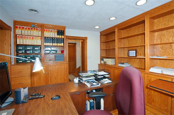 18 Peachtree Road Lexington, MA 02420 - Photo 15 of 22 a room with furniture and a window