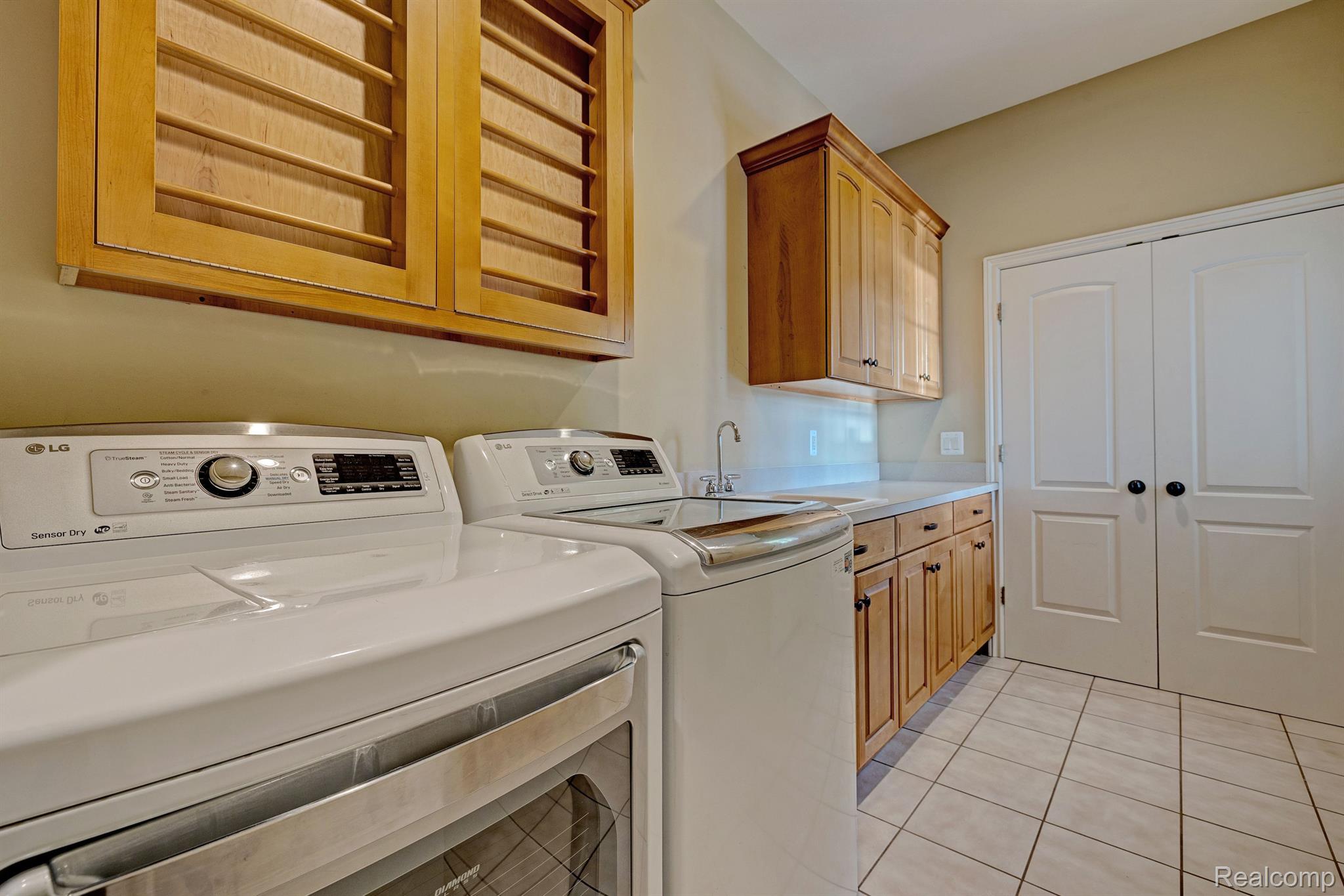 1372 McKail Road Leonard, MI 48367 - Photo 31 of 92 Laundry/mud room