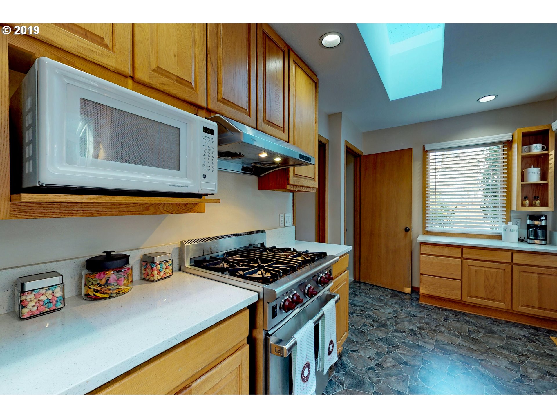 6424 Southwest Alfred Street Portland, OR 97219 - Photo 7 of 31 Gallery Image 7