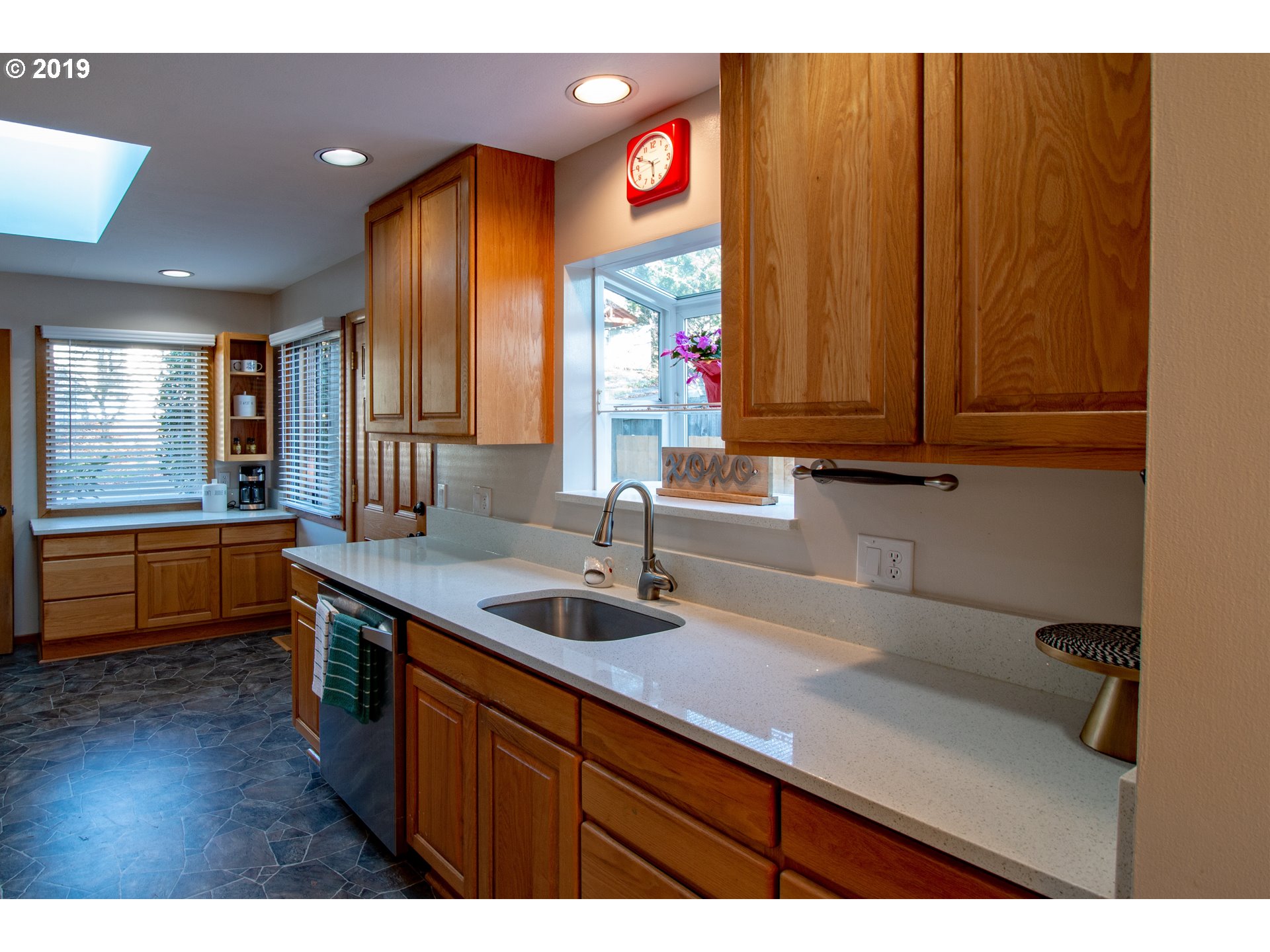 6424 Southwest Alfred Street Portland, OR 97219 - Photo 8 of 31 Gallery Image 8