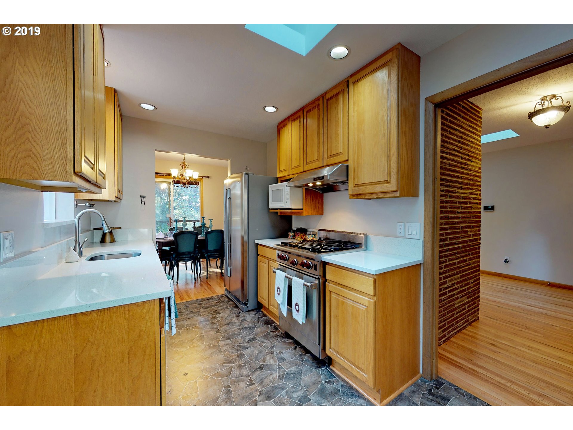6424 Southwest Alfred Street Portland, OR 97219 - Photo 9 of 31 Gallery Image 9