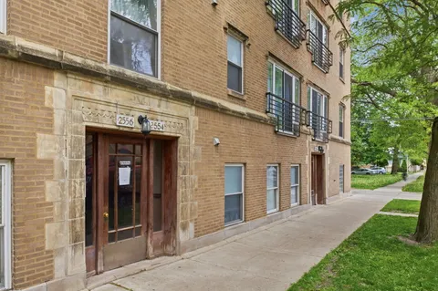 $180,000 | 2556 West Rosemont Avenue, Unit 1, Chicago, IL 60659