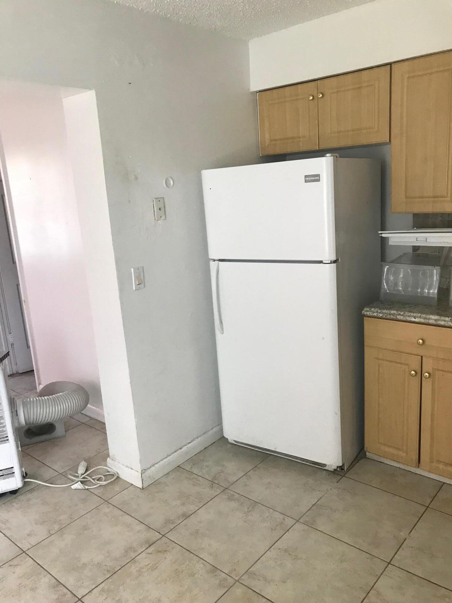 1228 West 6th Street Riviera Beach, FL 33404 - Photo 2 of 8 12286tstrkitchen2