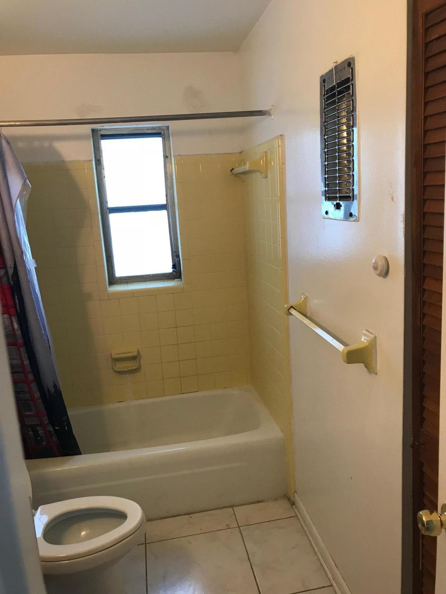 1228 West 6th Street Riviera Beach, FL 33404 - Photo 5 of 8 12286tstrpicbathroom1