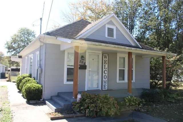 $129,000 | 206 East Leighton Street, Frontenac, KS 66763