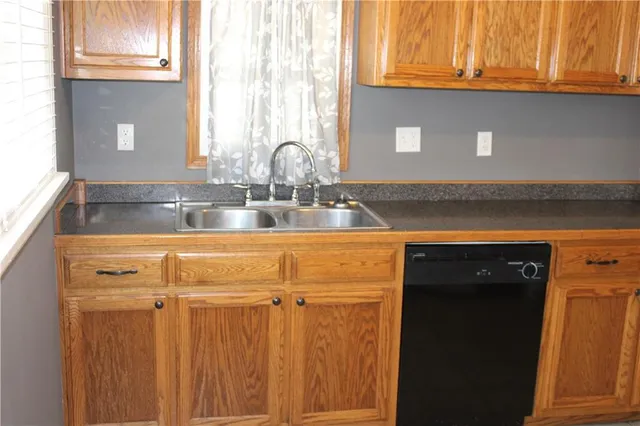 $129,000 | 206 East Leighton Street, Frontenac, KS 66763