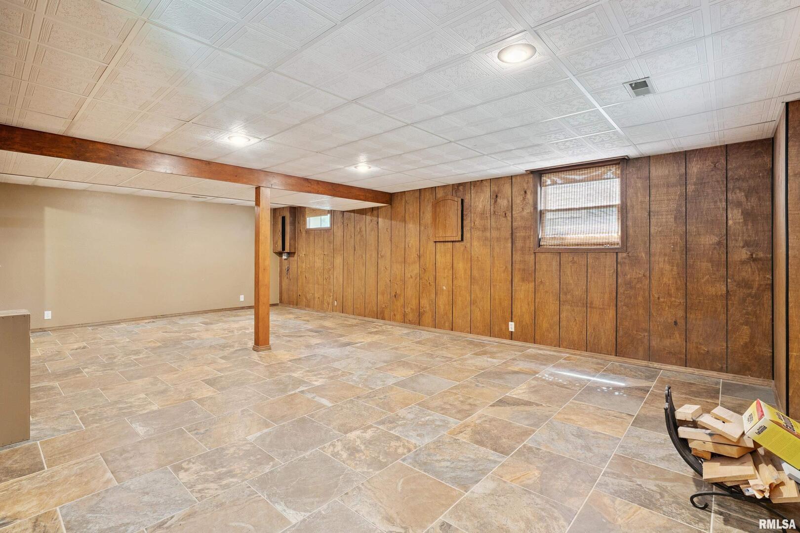 8528 101st Street West Andalusia, IL 61232 - Photo 26 of 42 a view of an empty room