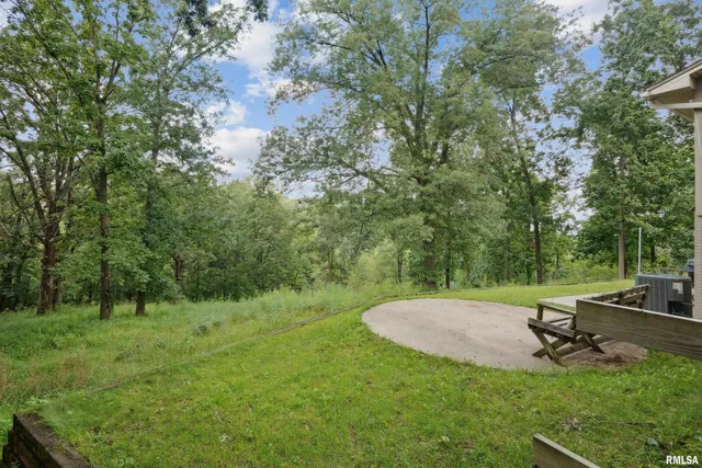 a view of a house with backyard