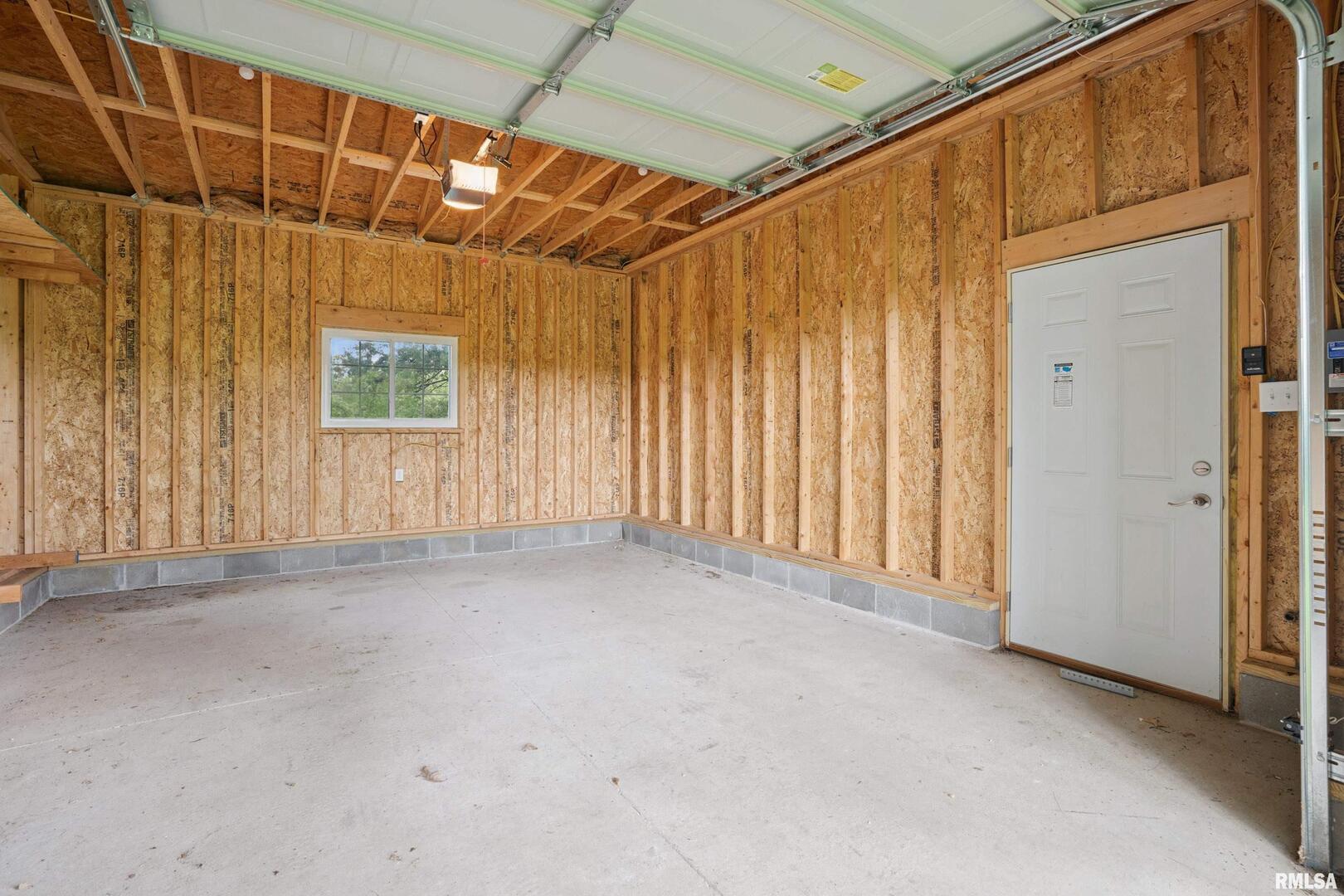 8528 101st Street West Andalusia, IL 61232 - Photo 34 of 42 a view of an empty room