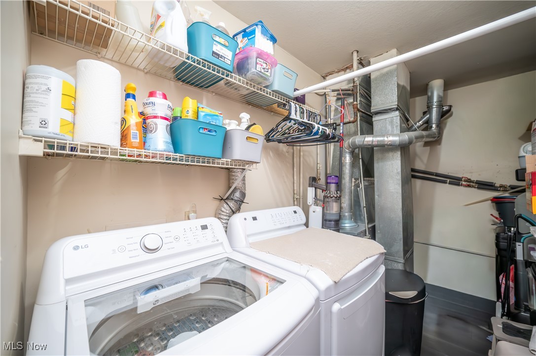 5546 Shaffer Road Northwest, Unit A & B Warren, OH 44481 - Photo 16 of 47 Laundry area featuring washing machine and dryer
