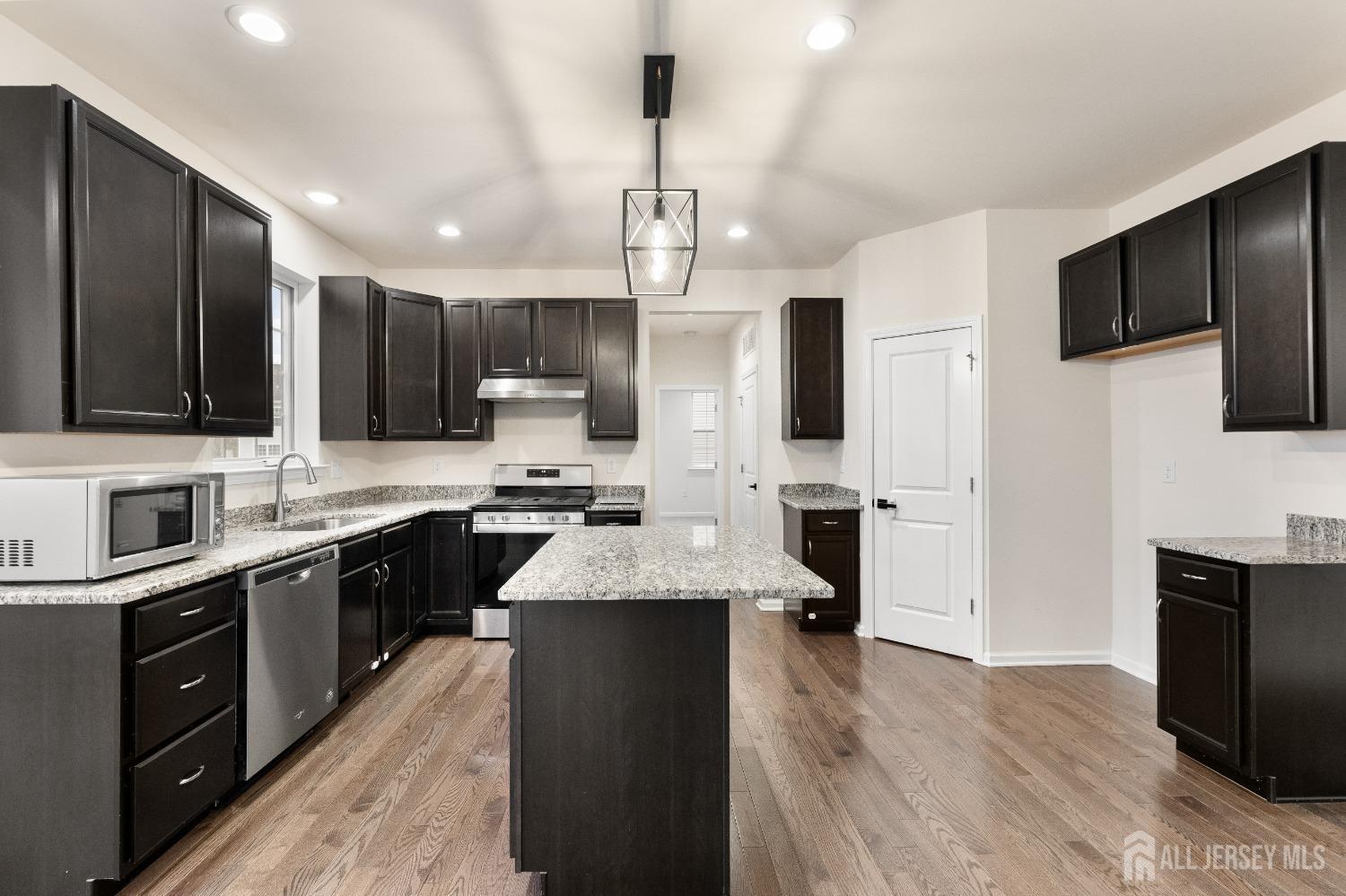 41 Stoneham Road Ewing, NJ 08638 - Photo 18 of 50 Gallery Image 18