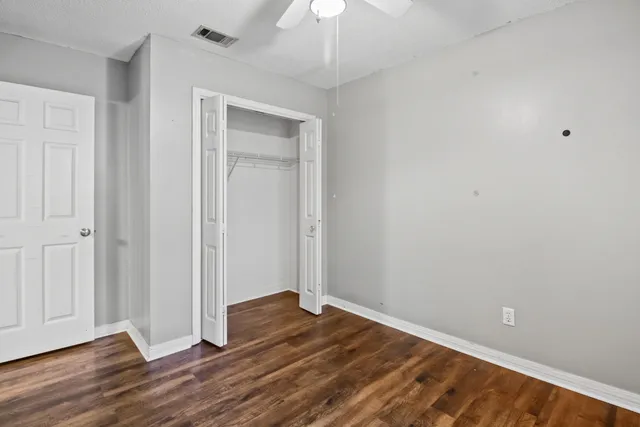 a view of a house with backyard and tree