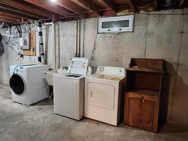 $1 | 205 Alvin Circle, Beaver Dam, WI 53916