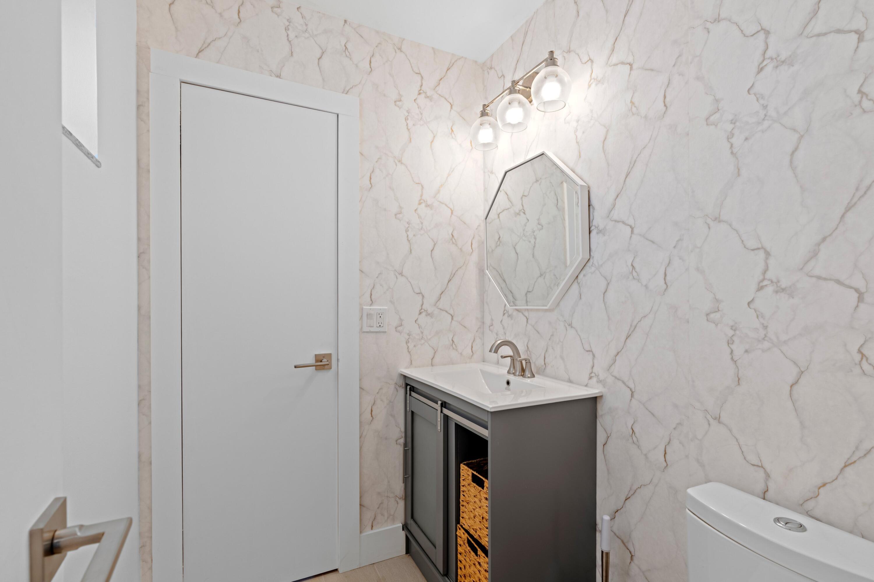 383 Denny Court Boca Raton, FL 33486 - Photo 23 of 43 Bathroom #2