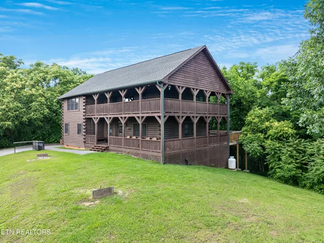 $825,000 | 2039 Oakmont Drive, Sevierville, TN 37876