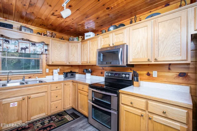 $825,000 | 2039 Oakmont Drive, Sevierville, TN 37876