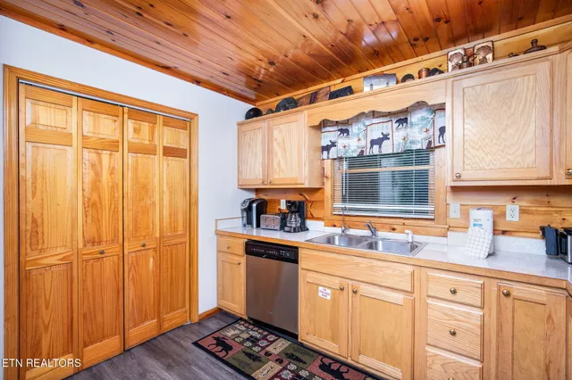 $825,000 | 2039 Oakmont Drive, Sevierville, TN 37876