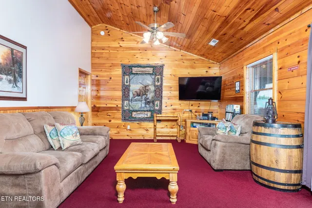 $825,000 | 2039 Oakmont Drive, Sevierville, TN 37876