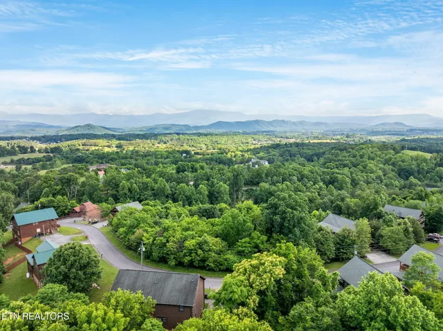 $825,000 | 2039 Oakmont Drive, Sevierville, TN 37876