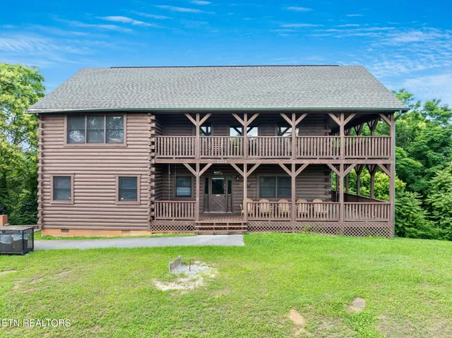 $825,000 | 2039 Oakmont Drive, Sevierville, TN 37876