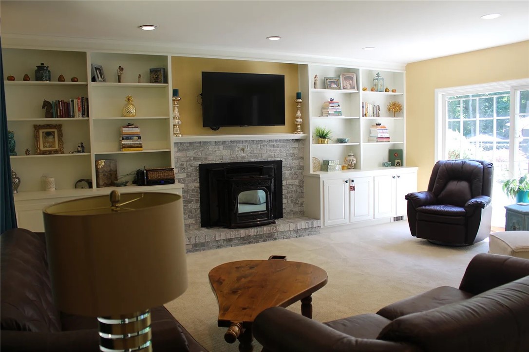 336 Gilbert Stuart Drive Warwick, RI 02818 - Photo 17 of 41