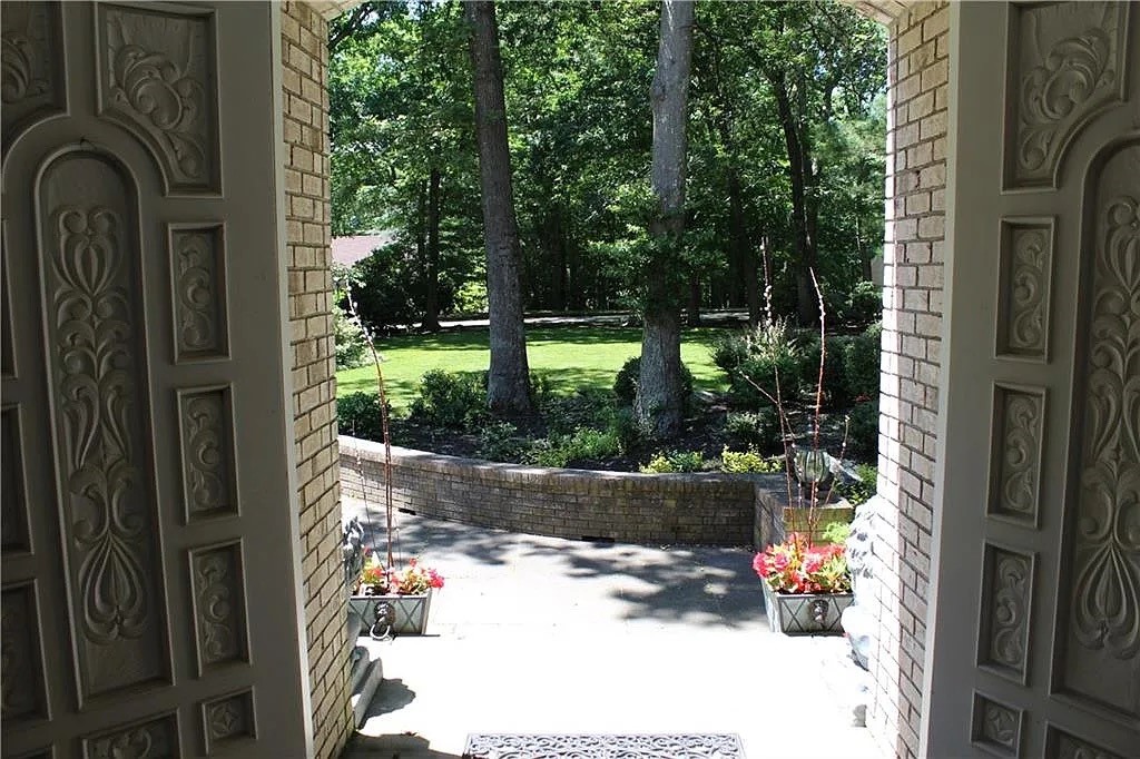 336 Gilbert Stuart Drive Warwick, RI 02818 - Photo 4 of 41