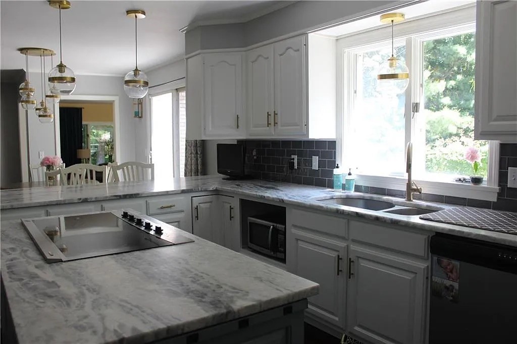 336 Gilbert Stuart Drive Warwick, RI 02818 - Photo 7 of 41