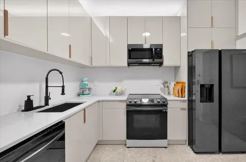 $440,000 | 609 New York Avenue, Unit 1R, Union City, NJ 07087