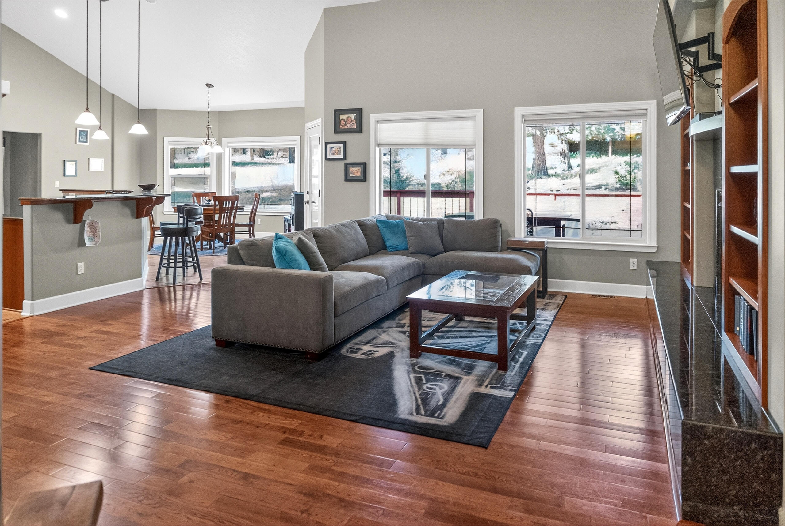 10421 Kestrel Road Klamath Falls, OR 97601 - Photo 10 of 56 a living room with furniture and a wooden floor