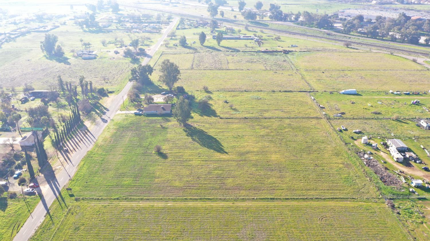 0 Cardwell Street Madera, CA 93638 - Photo 7 of 19 a bathroom with a bathtub