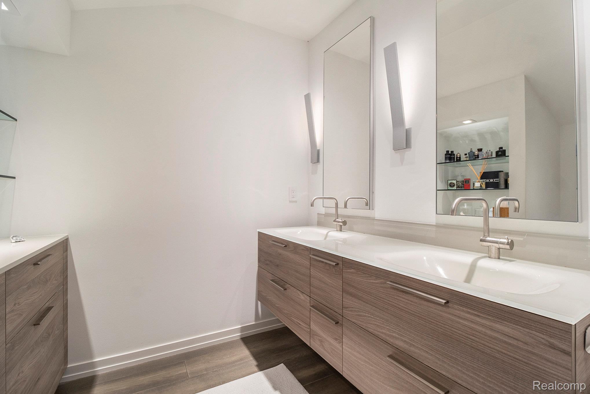 26580 Wellington Road Franklin, MI 48025 - Photo 29 of 61 Custom Primary Bath