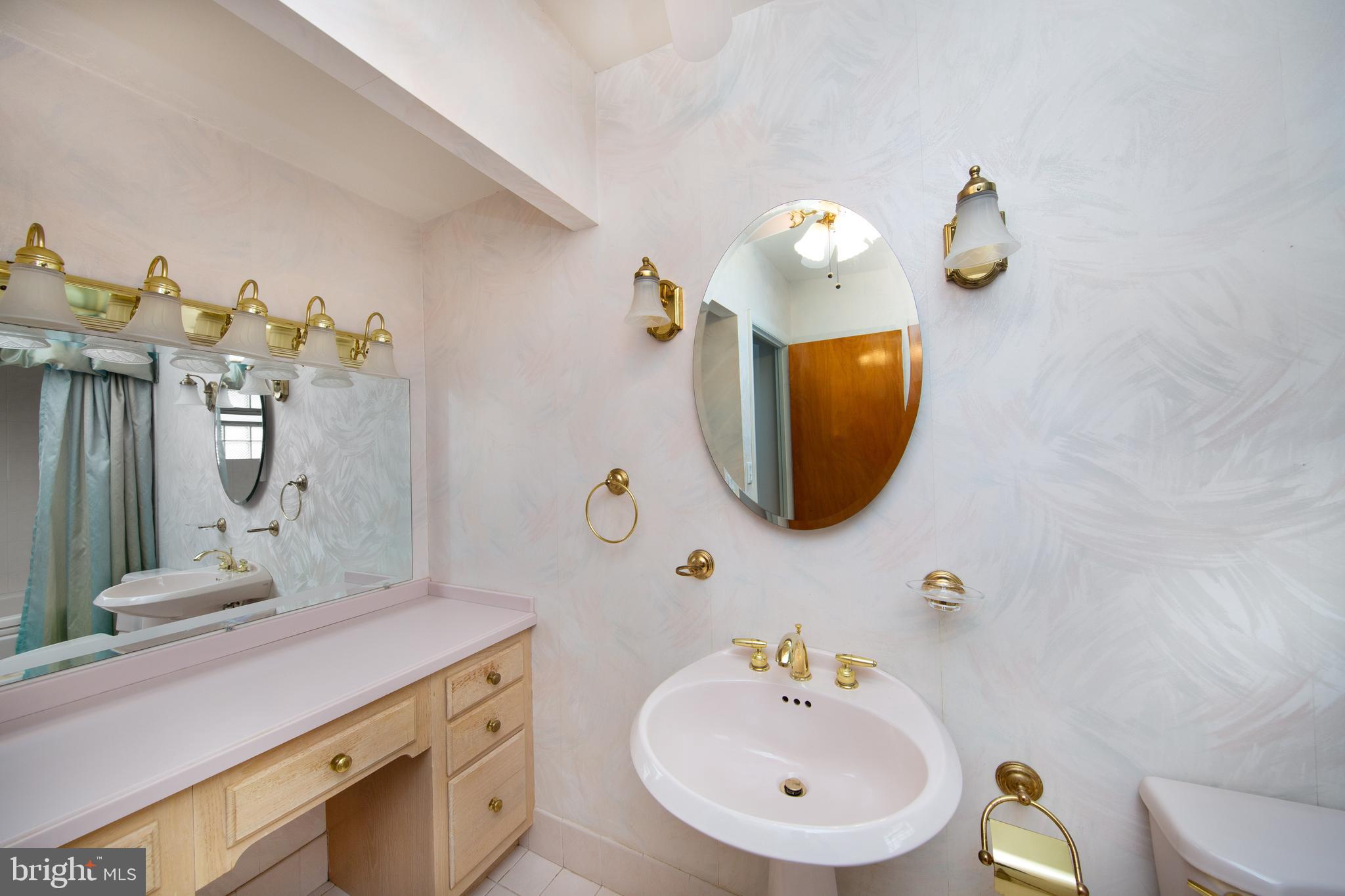 6831 Queens Ferry Road Baltimore, MD 21239 - Photo 17 of 30 Hall Bath