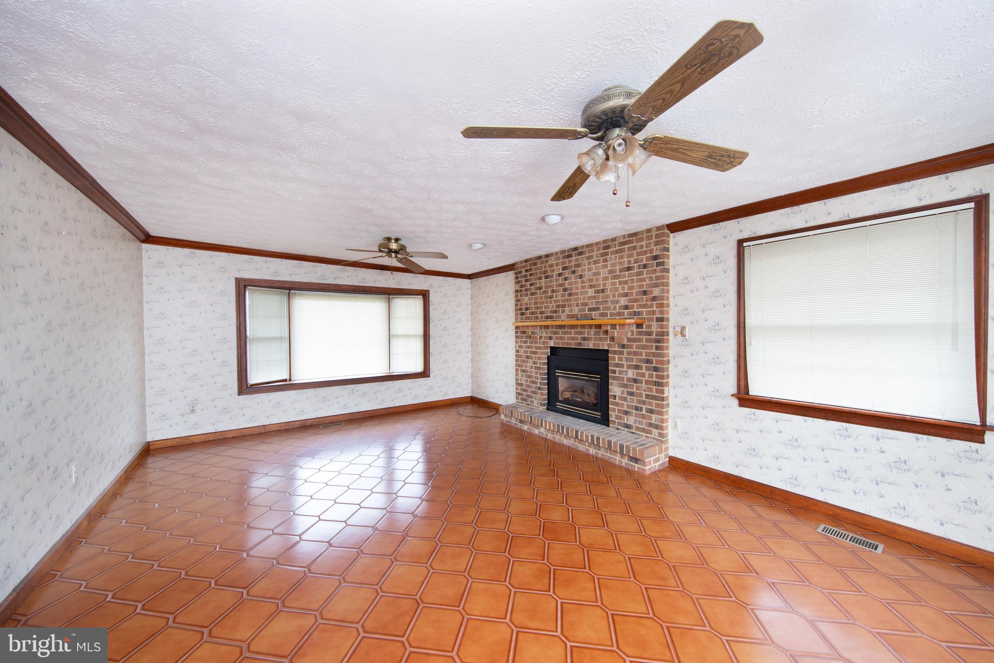 6831 Queens Ferry Road Baltimore, MD 21239 - Photo 3 of 30 Family Room Off of Kitchen
