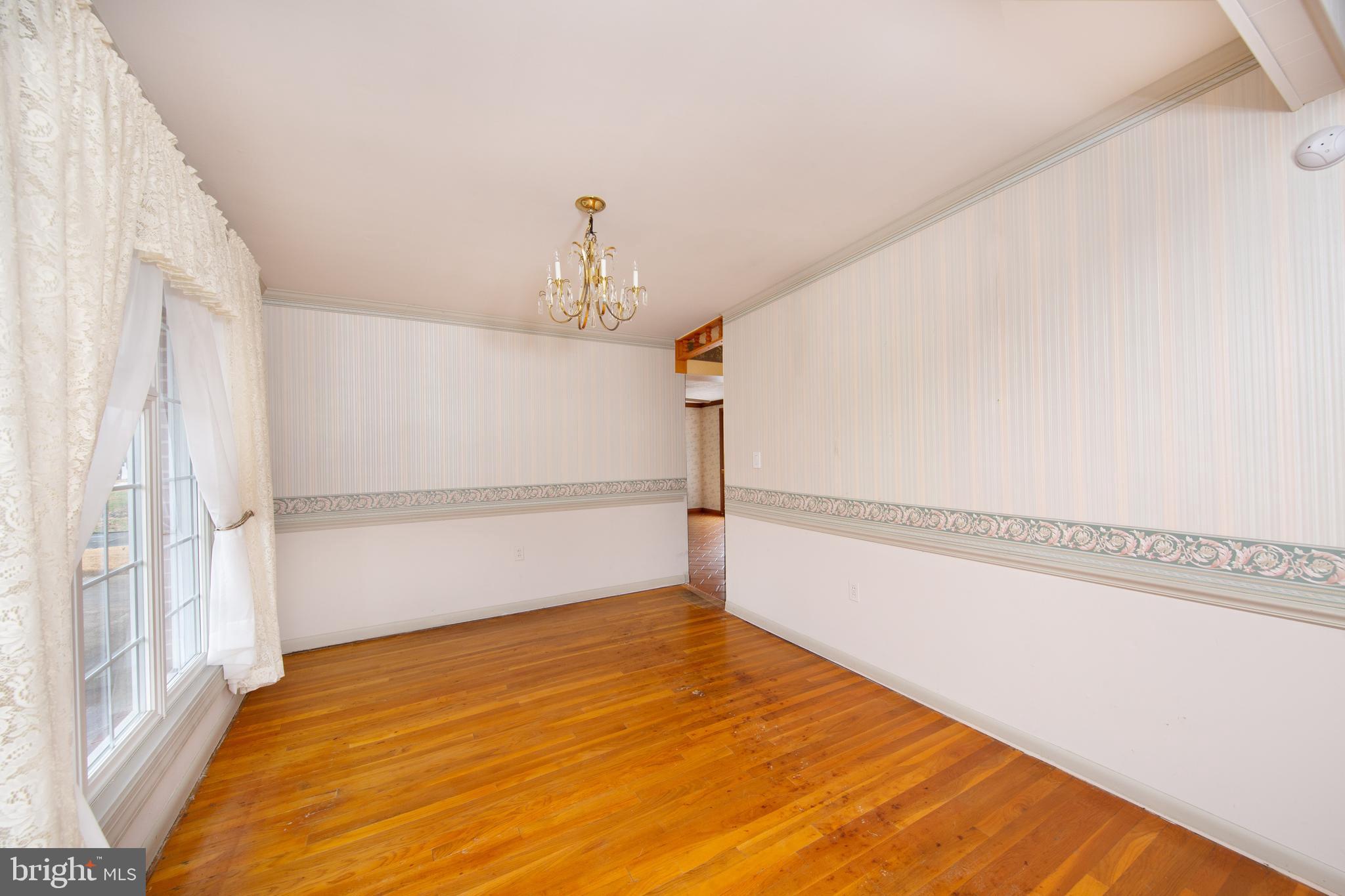 6831 Queens Ferry Road Baltimore, MD 21239 - Photo 7 of 30 Dining Room with Vaulted Ceiling
