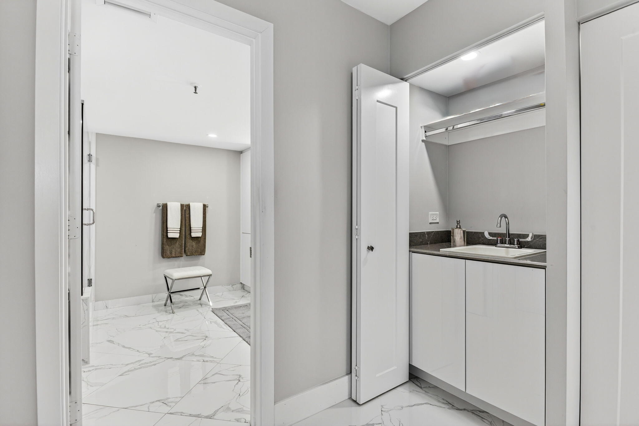 7186 Promenade Drive, Unit 701 Boca Raton, FL 33433 - Photo 29 of 39 a bathroom with a sink toilet and mirror