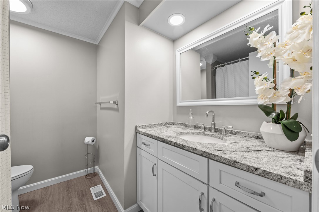 988 Som Center Road, Unit E2 Cleveland, OH 44143 - Photo 31 of 49
