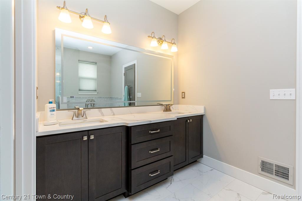 1013 Birkshire Ridge Rochester Hills, MI 48307 - Photo 23 of 47