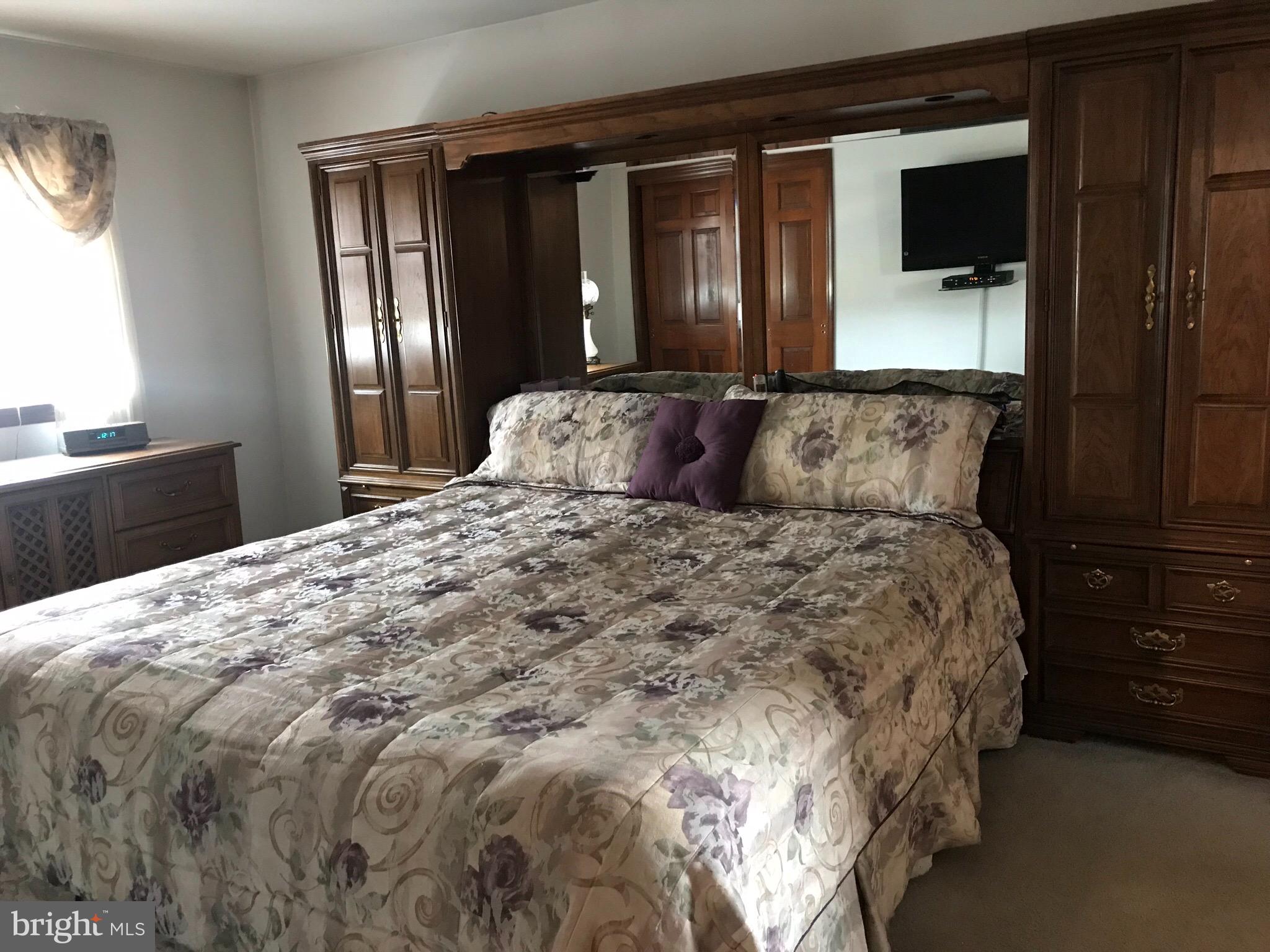 62 Hempstead Road Trenton, NJ 08610 - Photo 11 of 16 Master bedroom
