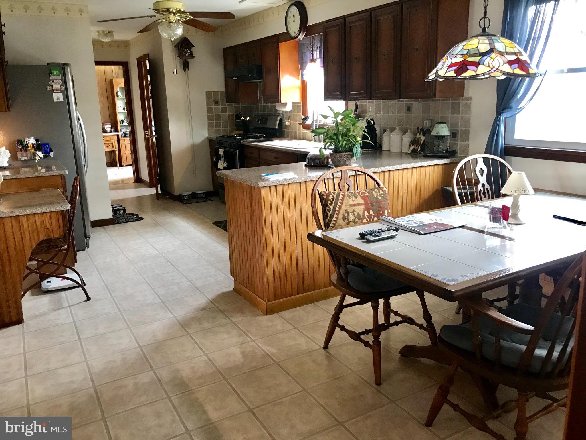 62 Hempstead Road Trenton, NJ 08610 - Photo 3 of 16 Eat-in kitchen