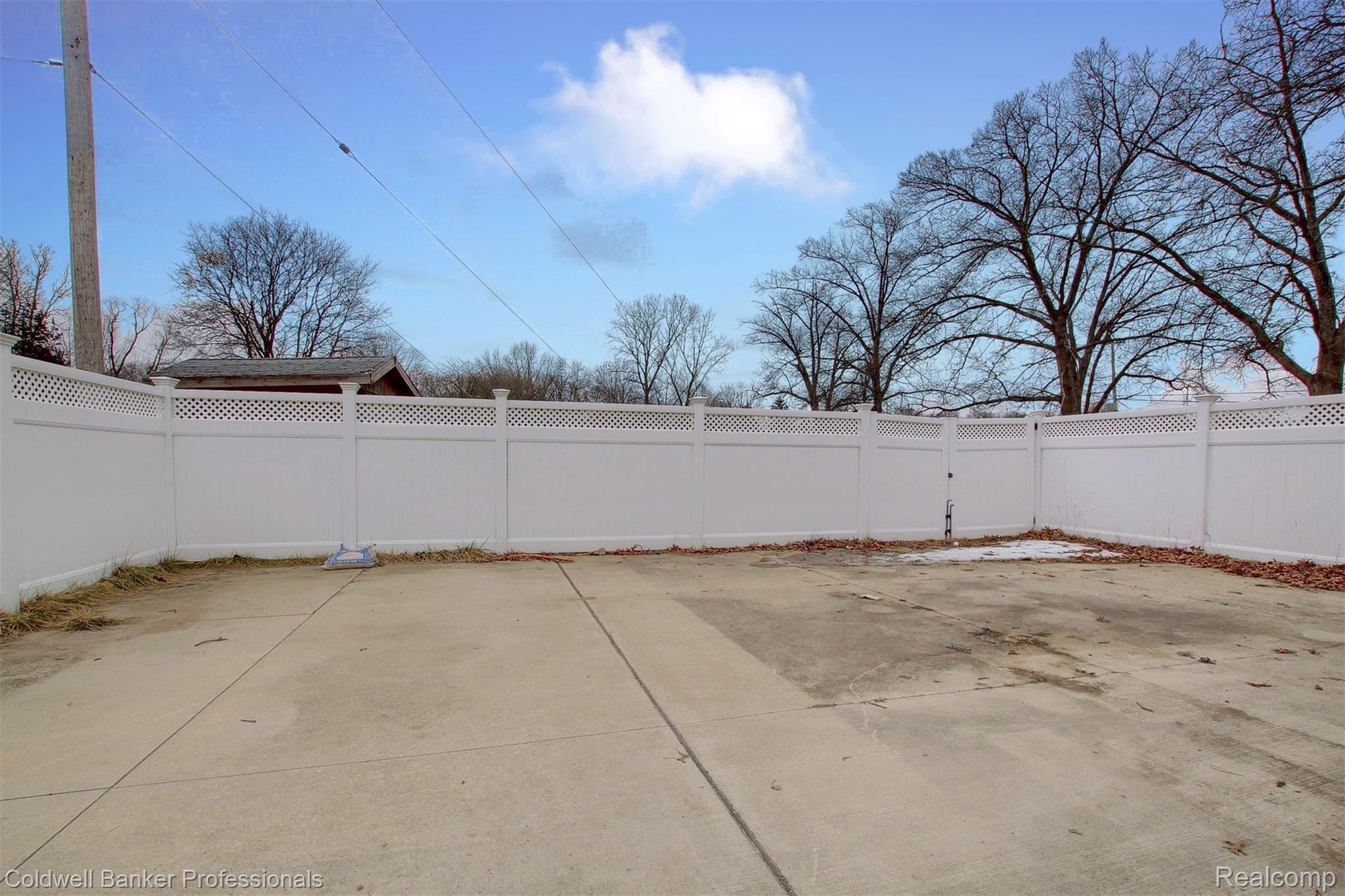 43187 Riggs Road Belleville, MI 48111 - Photo 27 of 29 29-Garage Patio.jpg