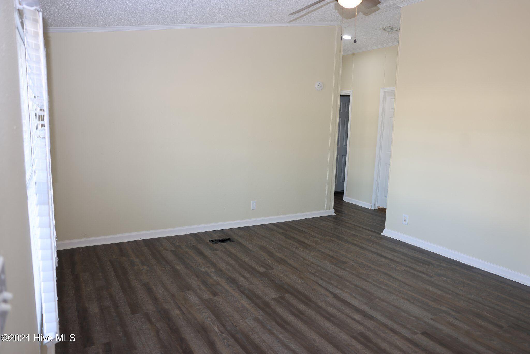 307 North Winchester Lane Hubert, NC 28539 - Photo 9 of 16 .