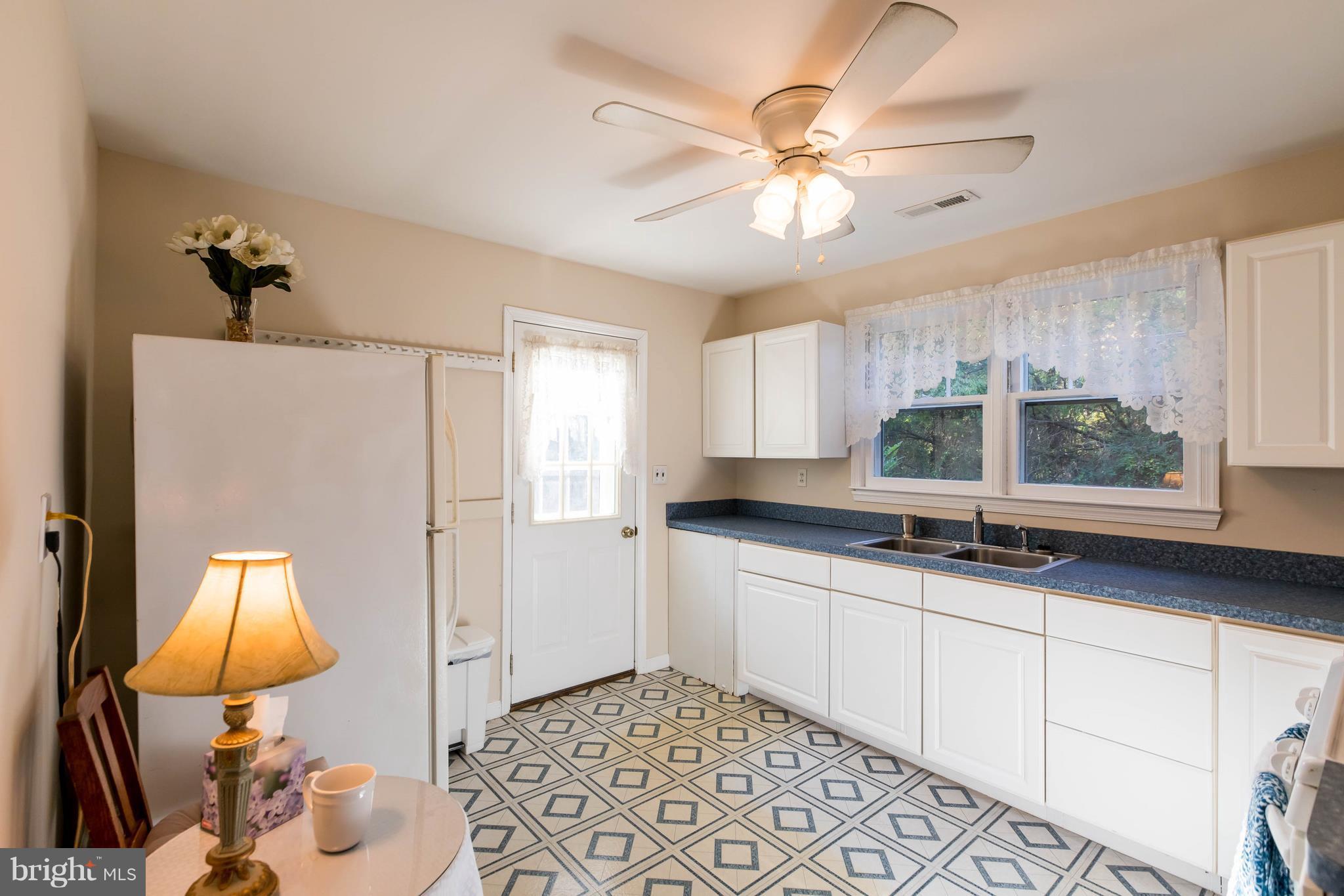13382 Hill Road Newburg, MD 20664 - Photo 22 of 30 Kitchen