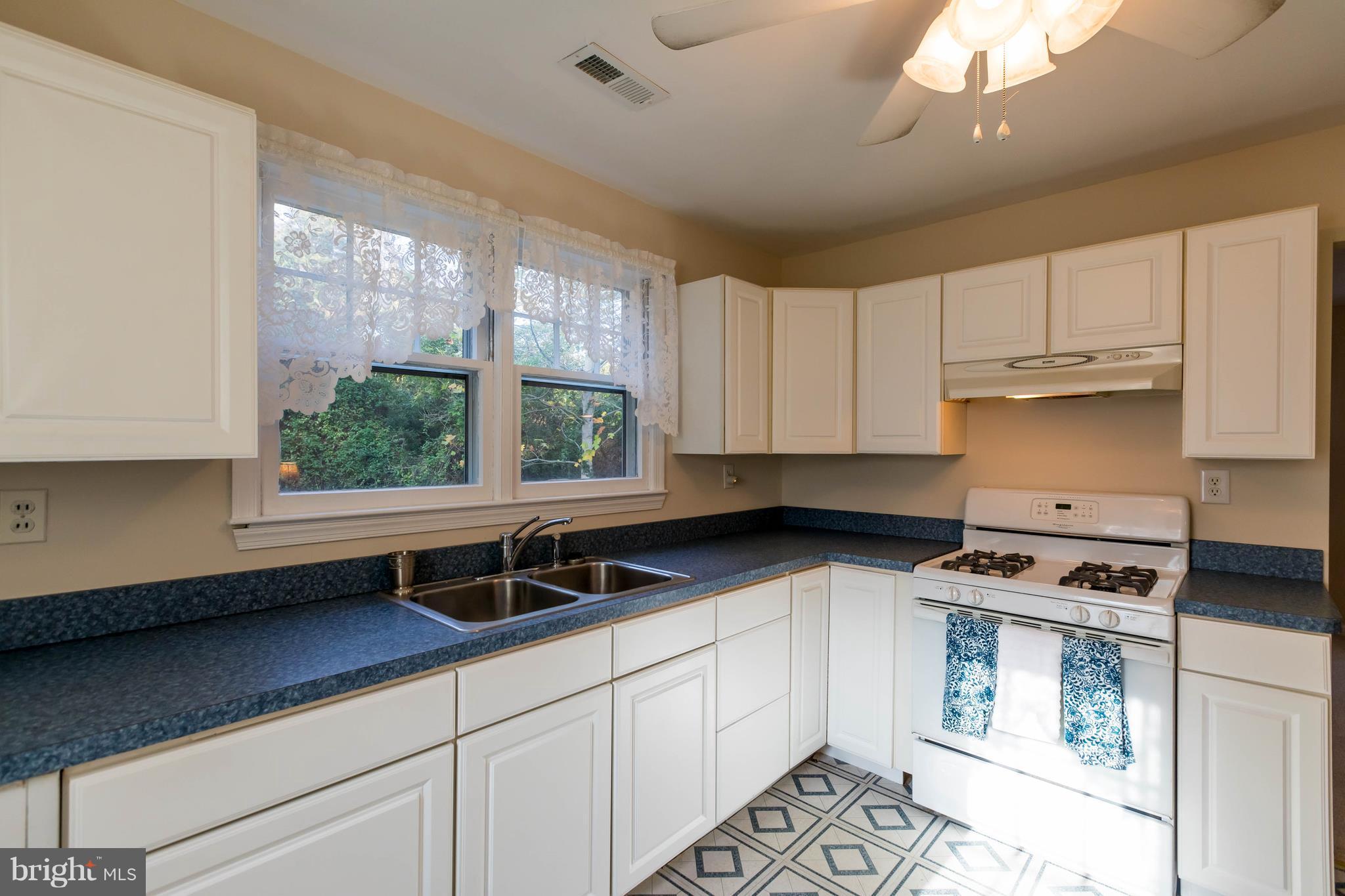 13382 Hill Road Newburg, MD 20664 - Photo 24 of 30 Kitchen