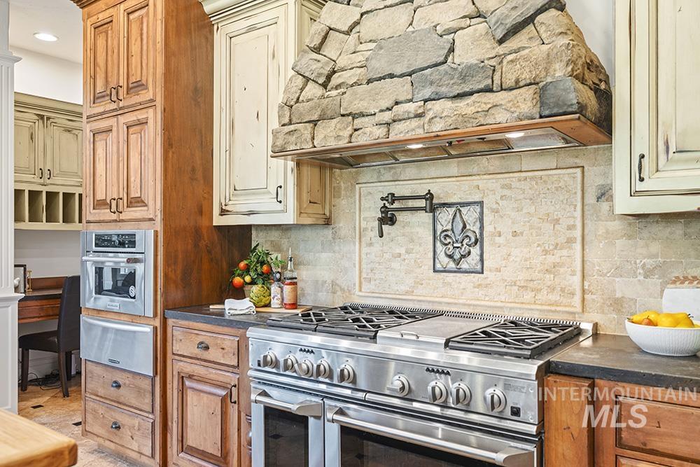 3598 North Timber Ridge Lane Eagle, ID 83616 - Photo 10 of 39