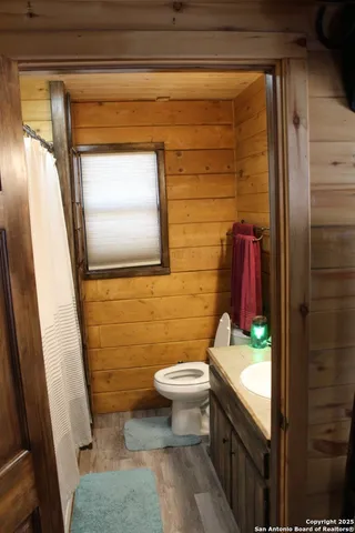 $550,000 | 300 Paradise Oaks Drive, Utopia, TX 78884